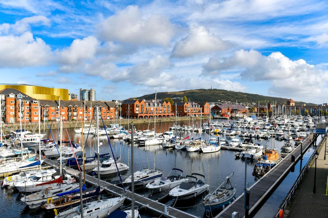 Just Stay Wales - Meridian Wharf, Marina View - 2 Bed Apartment 스완지 외부 사진