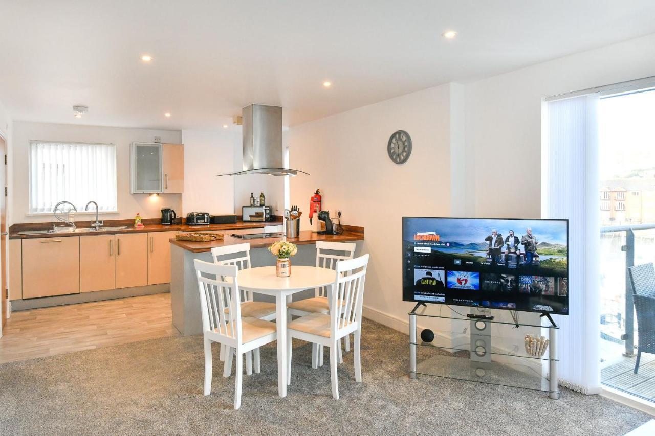 Just Stay Wales - Meridian Wharf, Marina View - 2 Bed Apartment 스완지 외부 사진